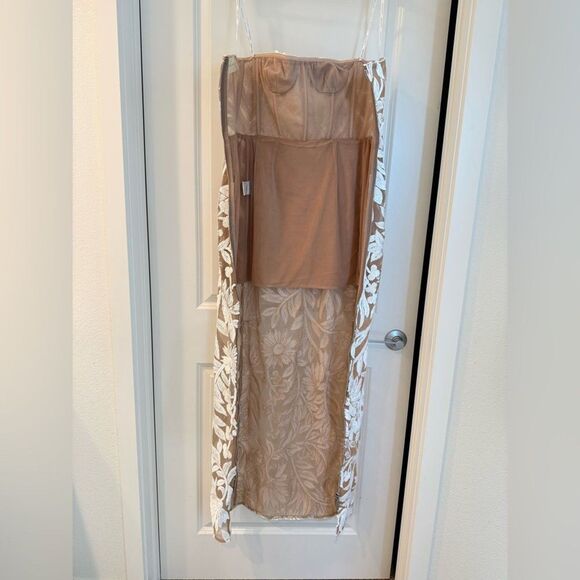 NEW Bronx‎ and Banco Dahlia Maxi Dress in White Silver Floral Strapless - Picture 10 of 16